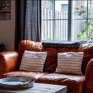 Downtown Studio In Leslieville With Hot Tub Guest house Toronto