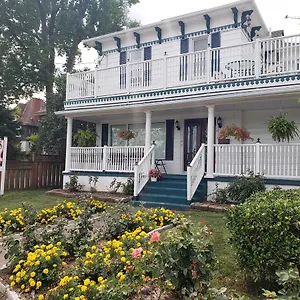 Bed Of Roses Bed & Breakfast Niagara Falls