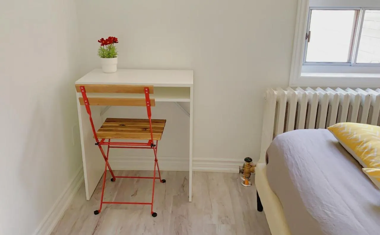 Guest house 2B With Parking, 10Km To Toronto Downtown Hotel