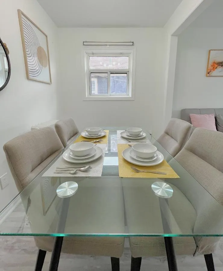 2B With Parking, 10Km To Toronto Downtown Hotel