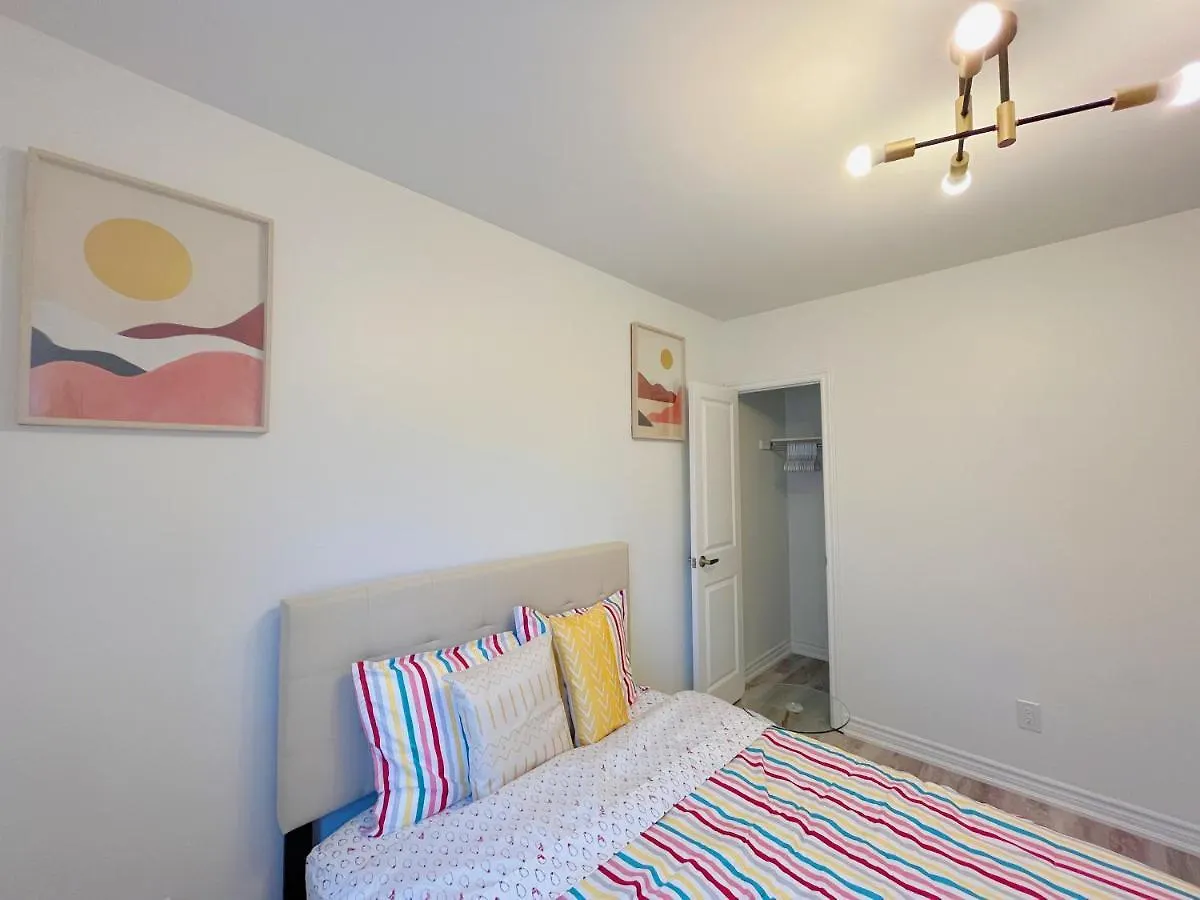 Guest house 2B With Parking, 10Km To Toronto Downtown Hotel